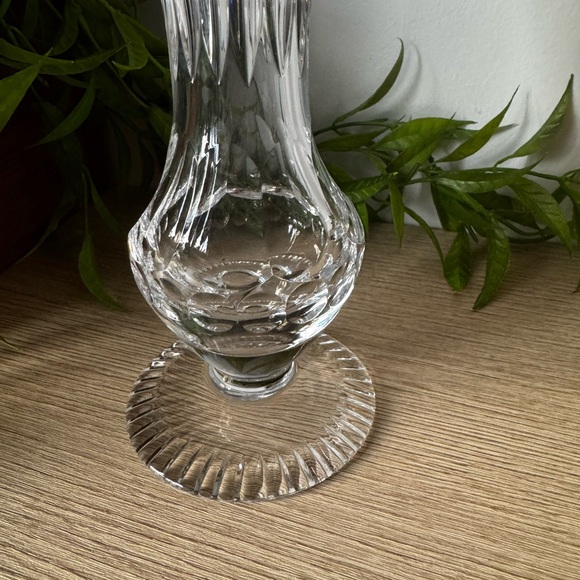 Elegant Clear Glass Vase with Frosted Flower - Picture 7 of 8